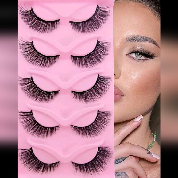 Long Winged Eyelashes - Picture 1 of 4